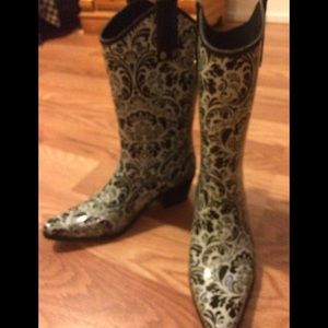 Rainboot cowboy style